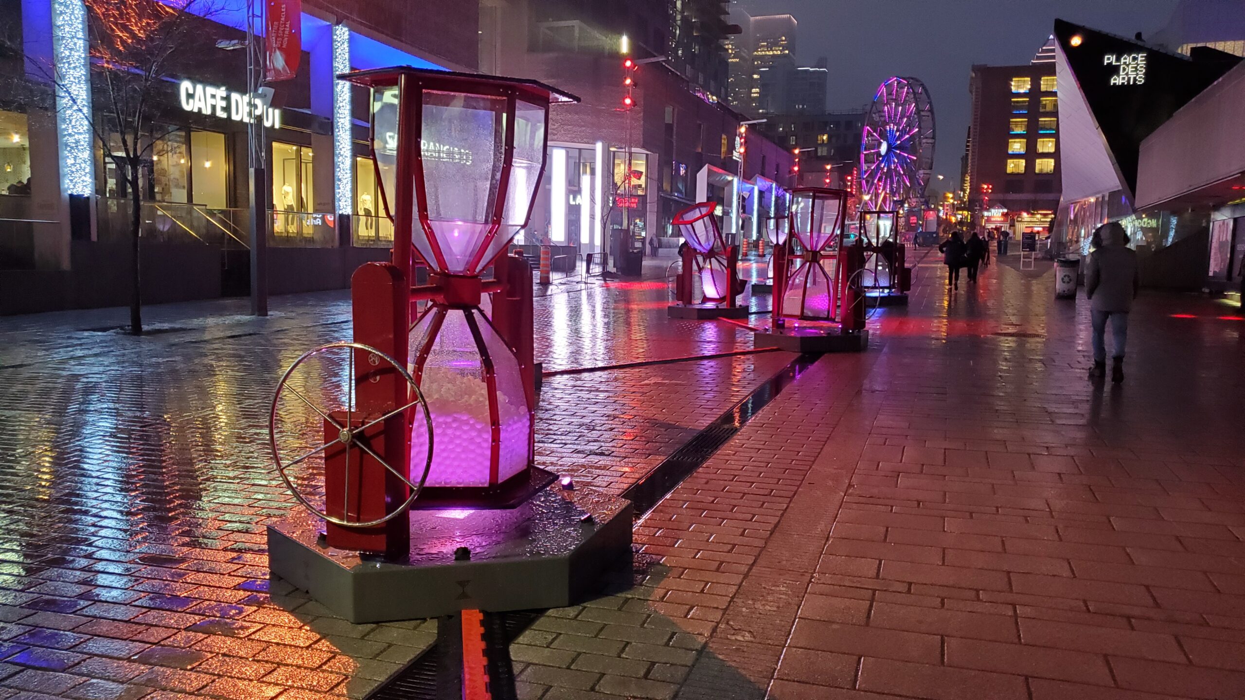 Installation artistique, Place des Festivals, Montréal